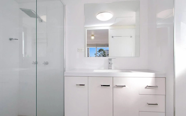 Border Terrace Unit 16 - Large apartment walk to beaches and clubs – Bathroom – Tweed Heads