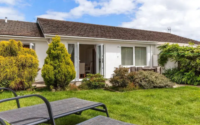 Sea Charm - Cosy Bungalow Near Beach and Village