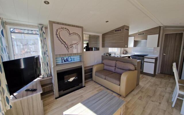 Seaside 8-person Caravan at Rockley Park