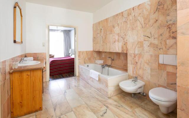 Amsterdam House Hotel