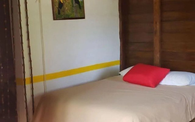 Cabanas k'iin Yéetel Há Bacalar