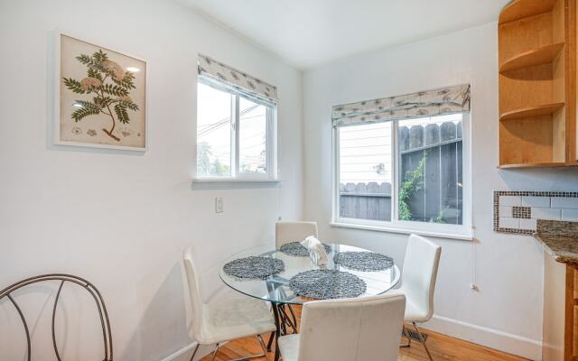 Oakland Apartment w/ Shared Hidden Backyard Oasis!