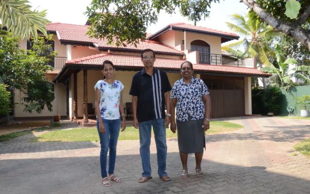 Gondolas Holiday Lanka