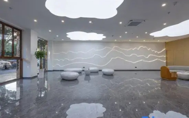 Pinghu Quanshu Smart Hotel