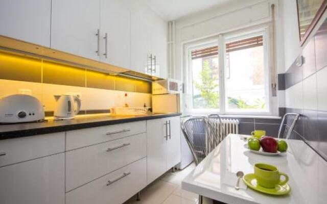Andrássy Apartment with Inside Parking