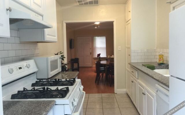 Nice 2 Bedroom in Burbank