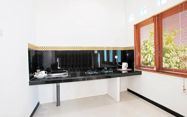 OYO Life 3183 Kost Putri Biru Sigura-gura