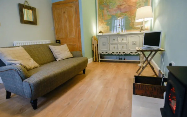 398 Avondale Place Apartment