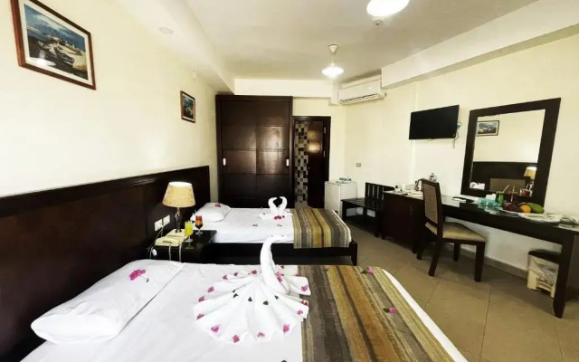 Naama Inn