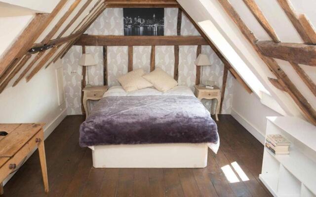 Medieval Town House - Walled Garden Sleeps 8