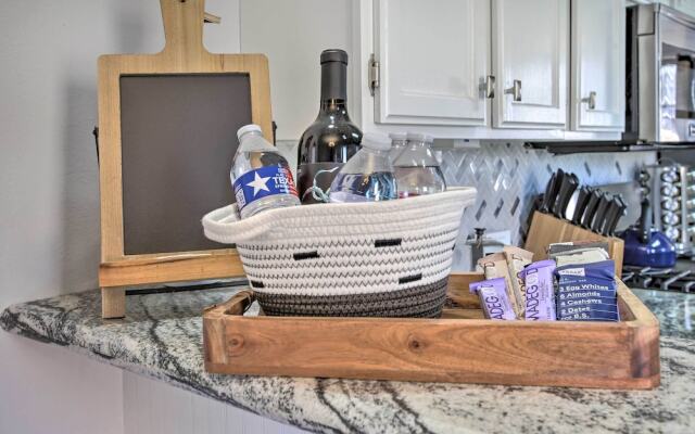 < 2 Mi to Pleasure Pier: Cozy Beach Bungalow