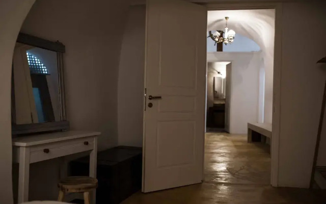 The Grand Cave House