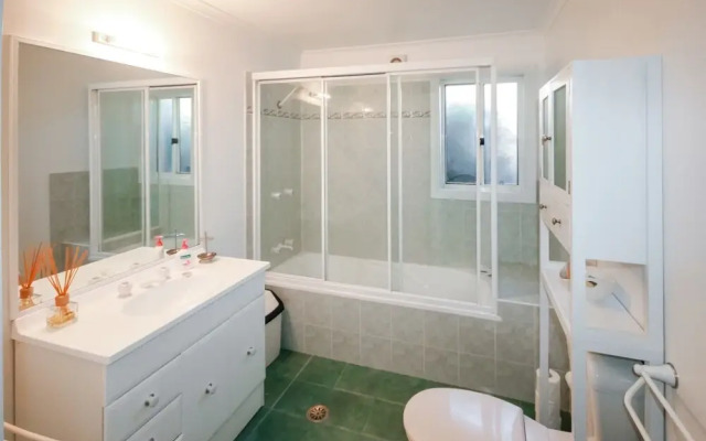 Tennerhof - Large Waterfront Home