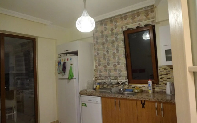 Luxerious Three Bedroom Apartment