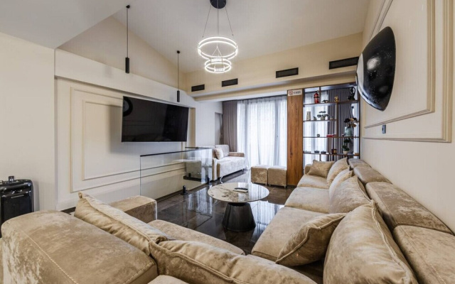 Miracle No 8 Central Modern Duplex
