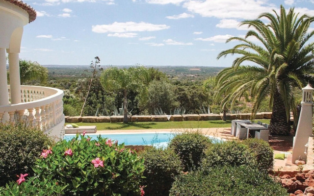 Stunning Home in Silves With Wifi and 4 Bedrooms