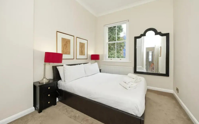 Elegant Earl s Court Flat by Underthedoormat