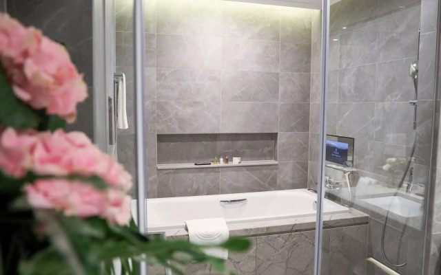 Oasis Aurum 181 Hotel