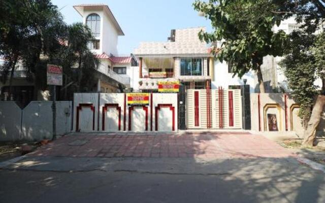 OYO 24548 Travellers Homes