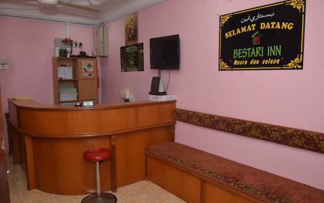 Spot On 89920 Muwaffaq Inn