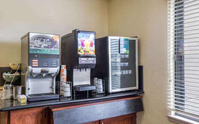 Quality Inn & Suites Lawrence - University Area