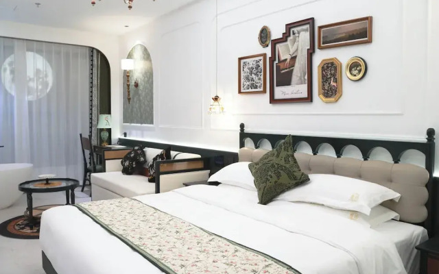 Vishan Garden Trendy Hostel