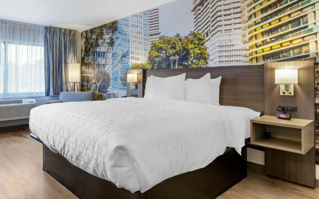 Clarion Pointe Raleigh Midtown