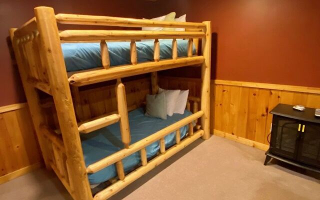 Million Dollar View - Four Bedroom Cabin