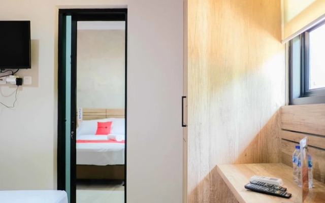 RedDoorz  near Trans Studio Mall Cibubur 3