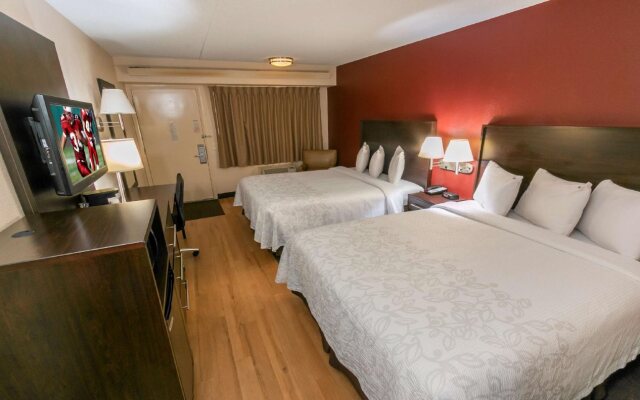 Red Roof Inn PLUS+ St Louis - Forest Park/ Hampton Ave