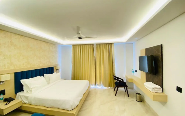 Hotel Holiday Grand Near Expo Mart