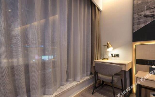 Wanhe Zhizhen Hotel (Shanghai Sun Moonlight Dapuqiao Subway Station)