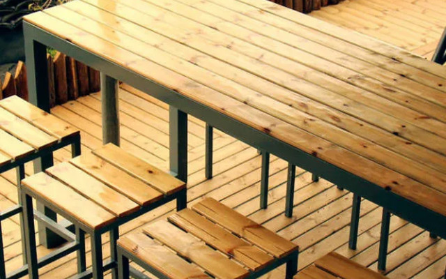 Many People Inn West Street