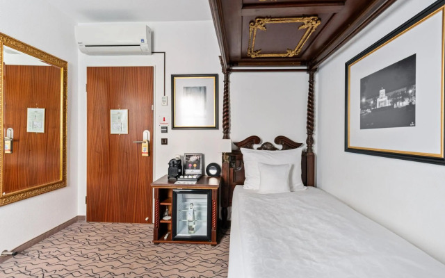 King's Hotel Center