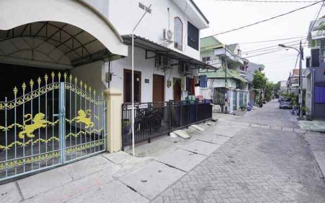 OYO Life 2446 Kost Putri Gubeng Kertajaya