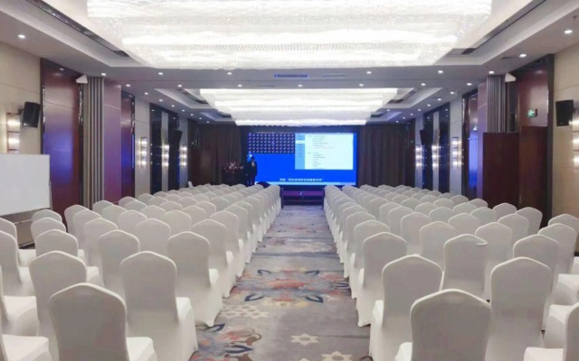 Yun-Ray Hotel