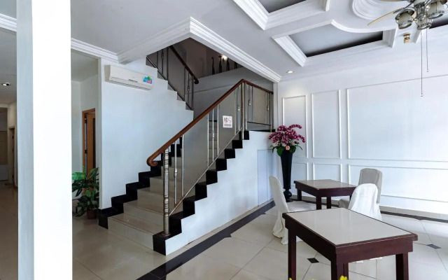 Urbanview Hotel Crystal Nagoya Batam by RedDoorz