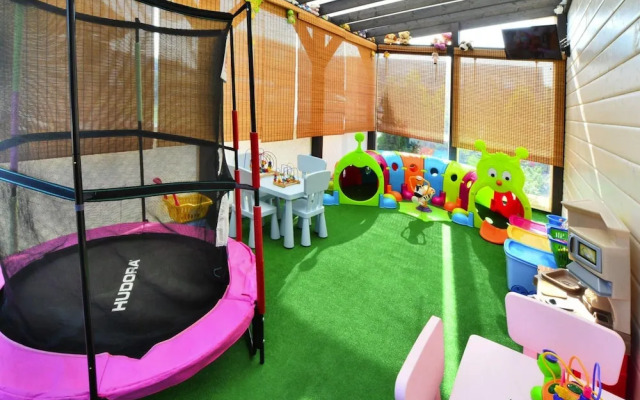 Cottage in Sianozety Near Golden Beach