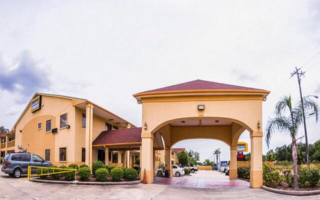 Downtowner Inn and Suites Hobby