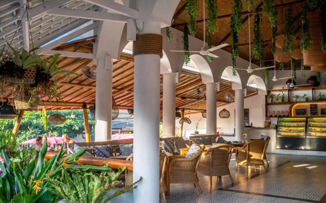 PinkCoco Uluwatu - Constant Surprises & for Cool Adults Only