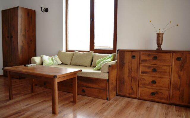FM Premium 1-BDR Apartment-ART