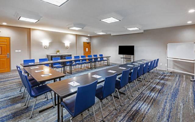 Holiday Inn Express & Suites Tulsa S Broken Arrow Hwy 51 by IHG