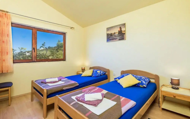 Awesome Apartment in Stara Novalja With 2 Bedrooms and Wifi
