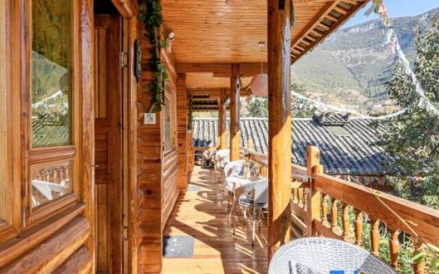 Qiuniang House Lugu Lake