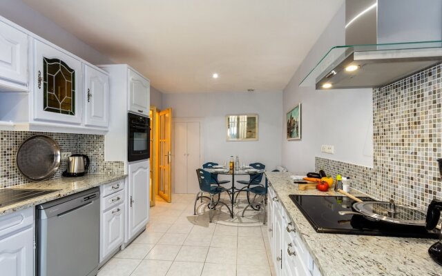 Les coulisses Fabre comedie - Premiere conciergerie