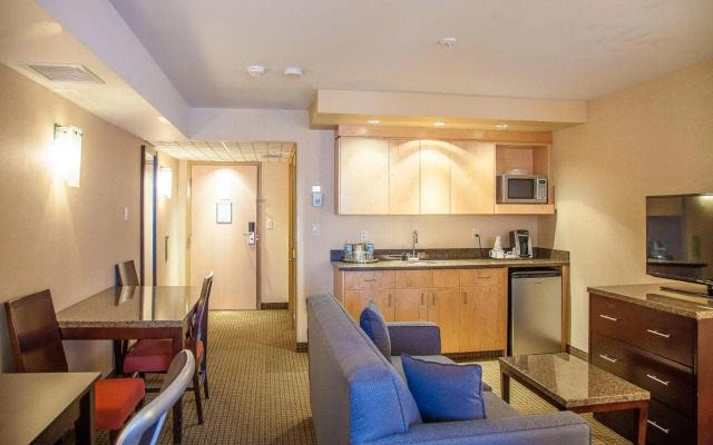 iHOTEL & Conference Center Red Deer