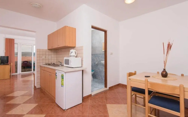 Nice Apartment in Kuciste-perna With 1 Bedrooms and Wifi