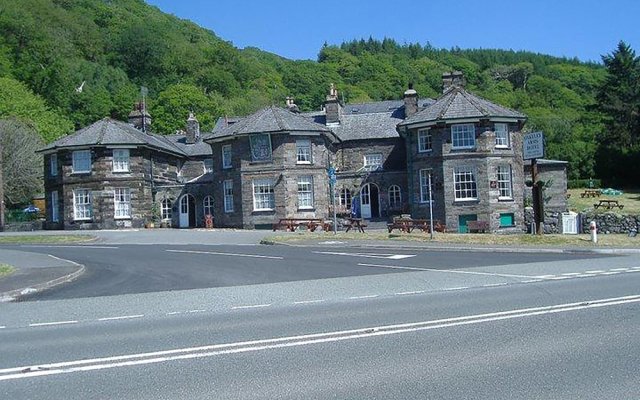 The Oakeley Arms Hotel