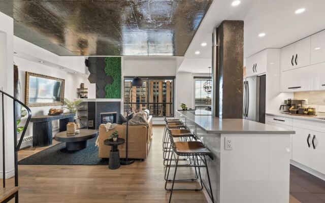 The Lost No Service Fees Penthouse Hot Tub