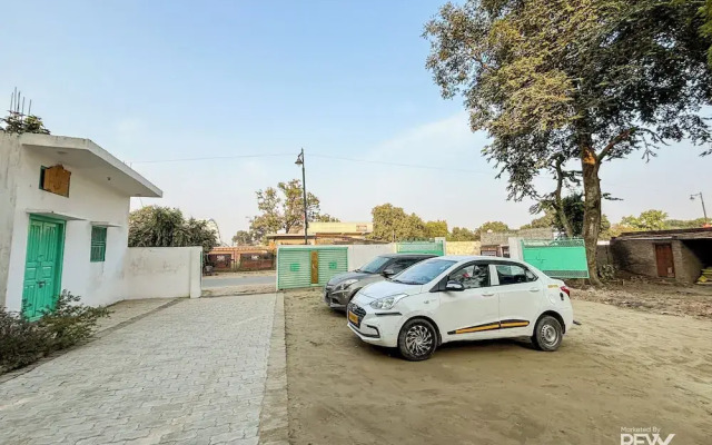 Raghuveer Sadan, Near Ram Mandir - 10 Min Walk